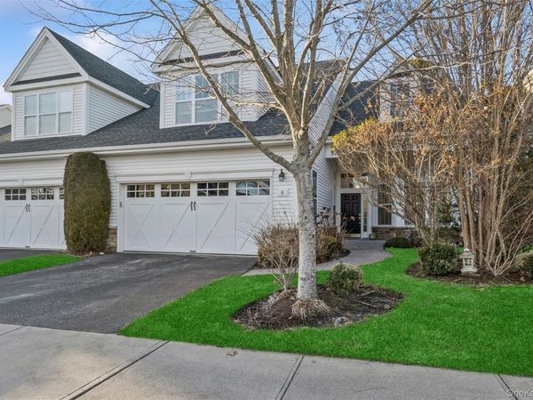 6 Ovation Place , Eastport, NY 11941