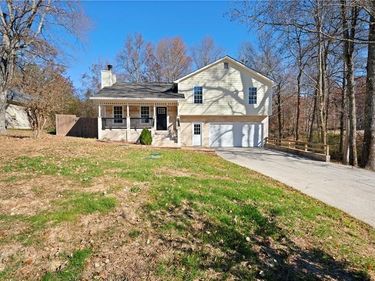 3323 Old Oaks Road, Buford, GA 30519