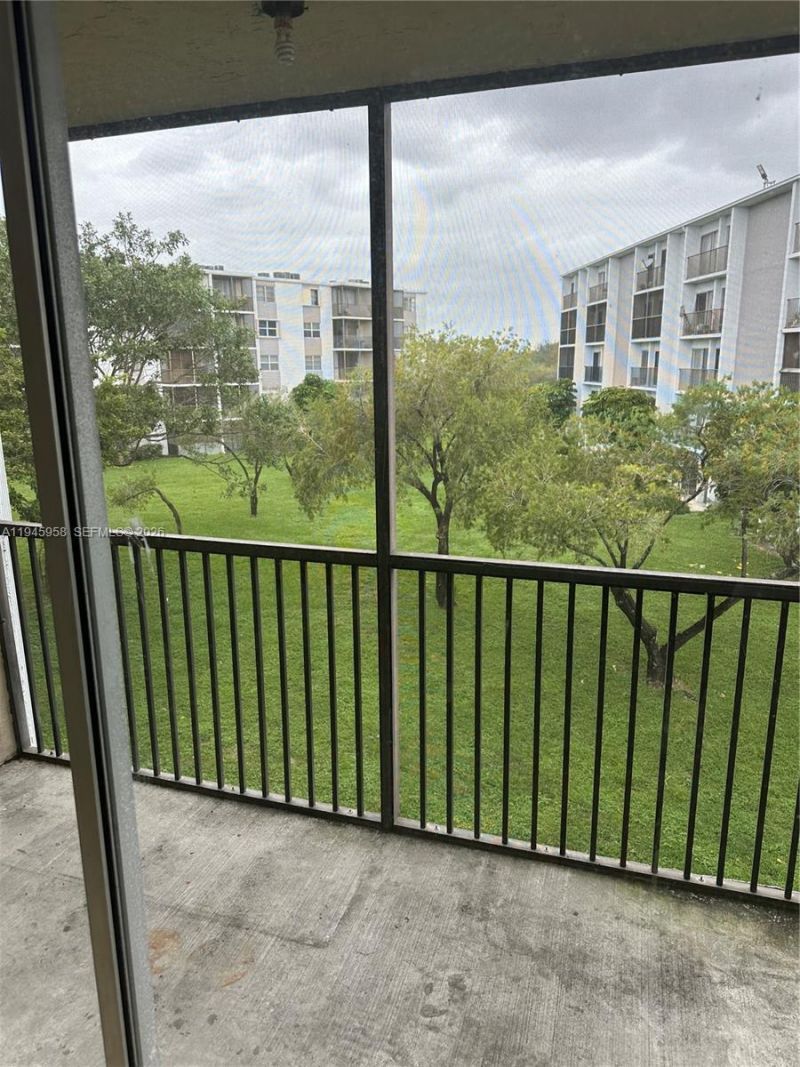 8730 N Sherman Cir, Unit 308, Miramar, FL 33025 Photo
