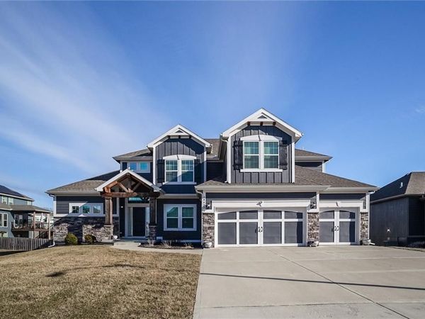 10423 N Chelsea Avenue, Kansas City, MO 64156