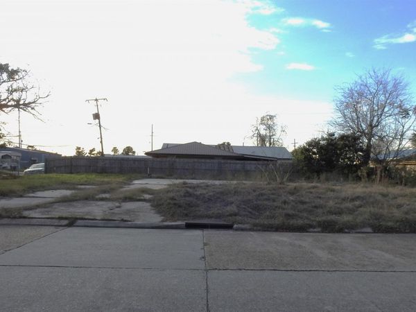 305 Dixie Avenue, Houma, LA 70363