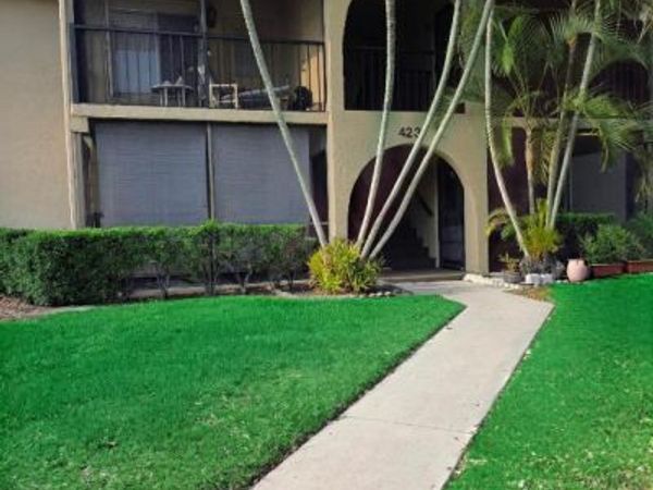 423 Pine Glen Lane, Unit C-1, Greenacres, FL 33463