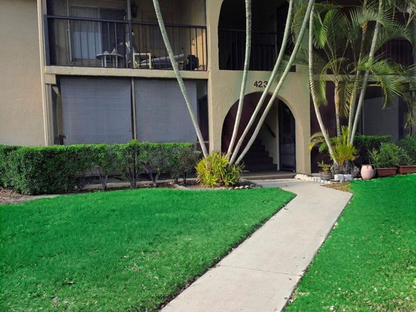 423 Pine Glen Lane, Unit C-1, Greenacres, FL 33463