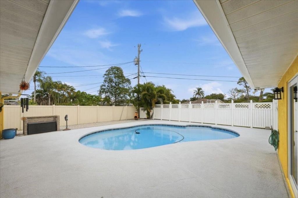 2812 SE Pace Drive, Port Saint Lucie, FL 34984 Photo