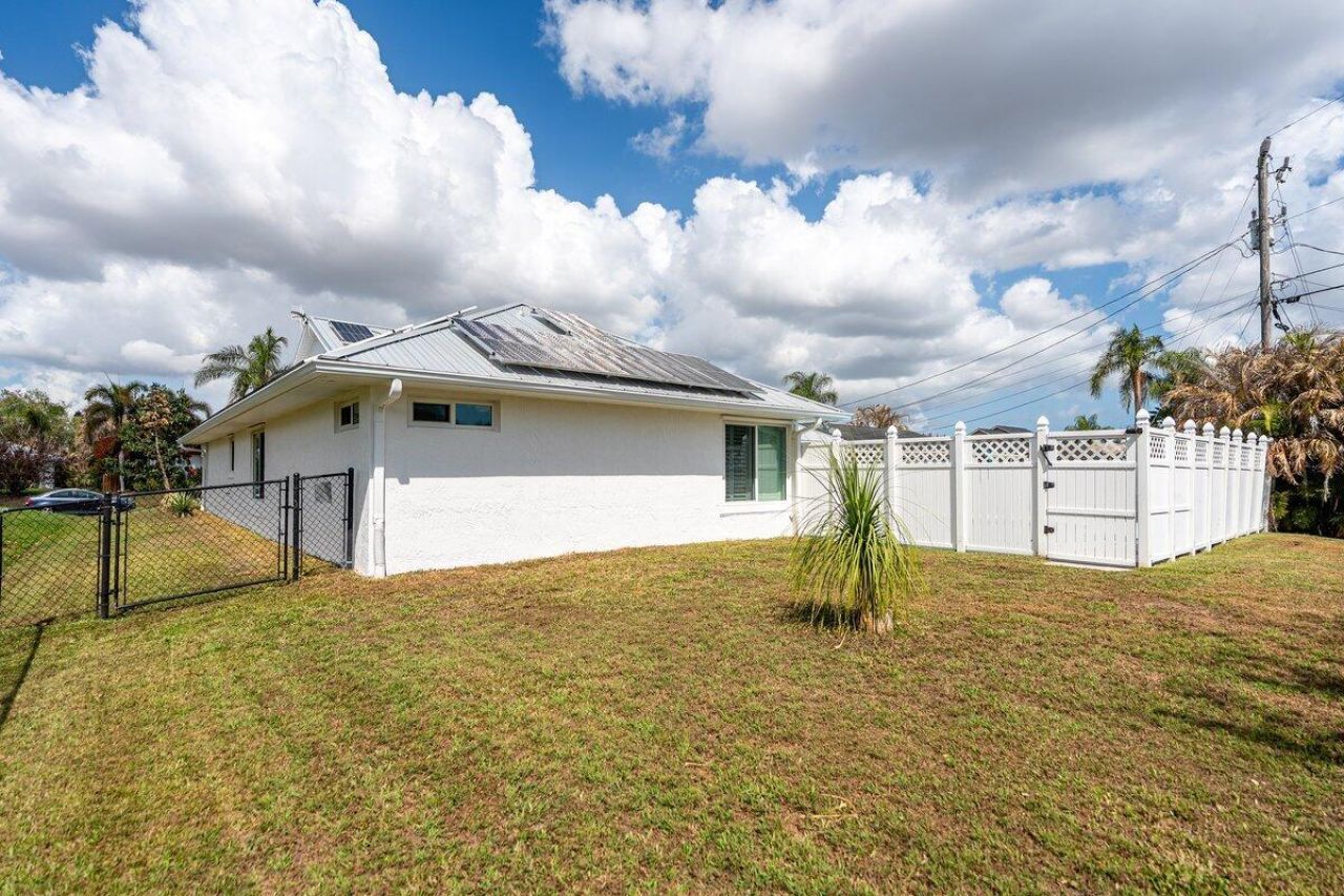 2812 SE Pace Drive, Port Saint Lucie, FL 34984 Photo