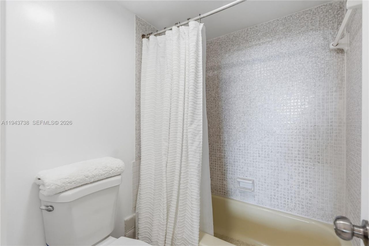 1351 NE Miami Gardens Dr, Unit 806E, Miami, FL 33179 Photo