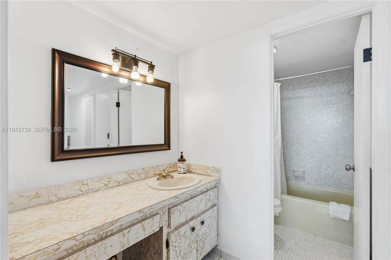 1351 NE Miami Gardens Dr, Unit 806E, Miami, FL 33179 Photo