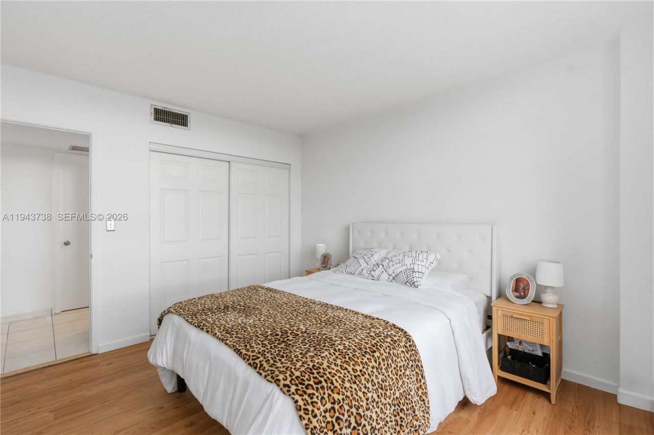 1351 NE Miami Gardens Dr, Unit 806E, Miami, FL 33179 Photo