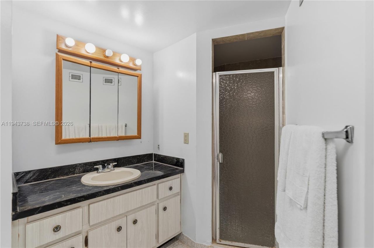 1351 NE Miami Gardens Dr, Unit 806E, Miami, FL 33179 Photo
