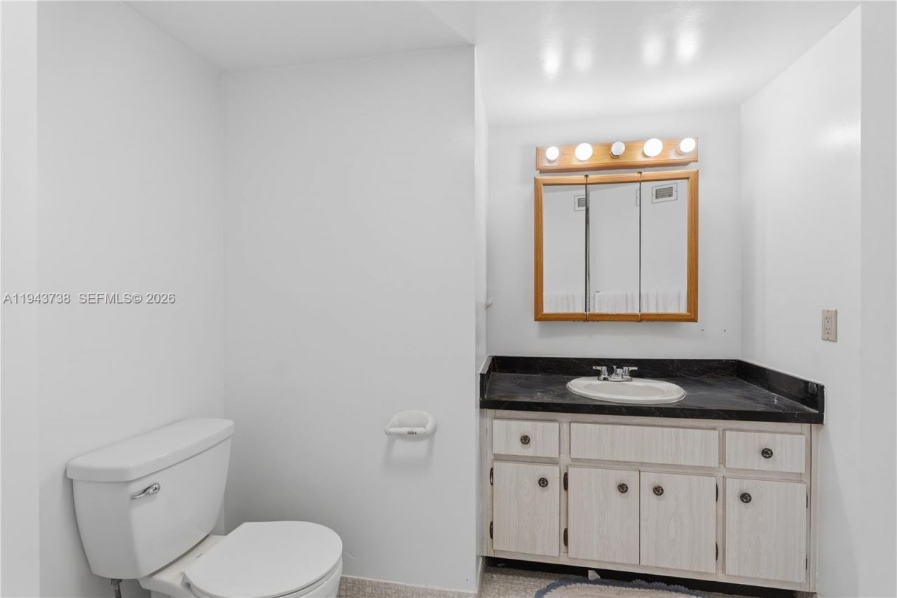 1351 NE Miami Gardens Dr, Unit 806E, Miami, FL 33179 Photo