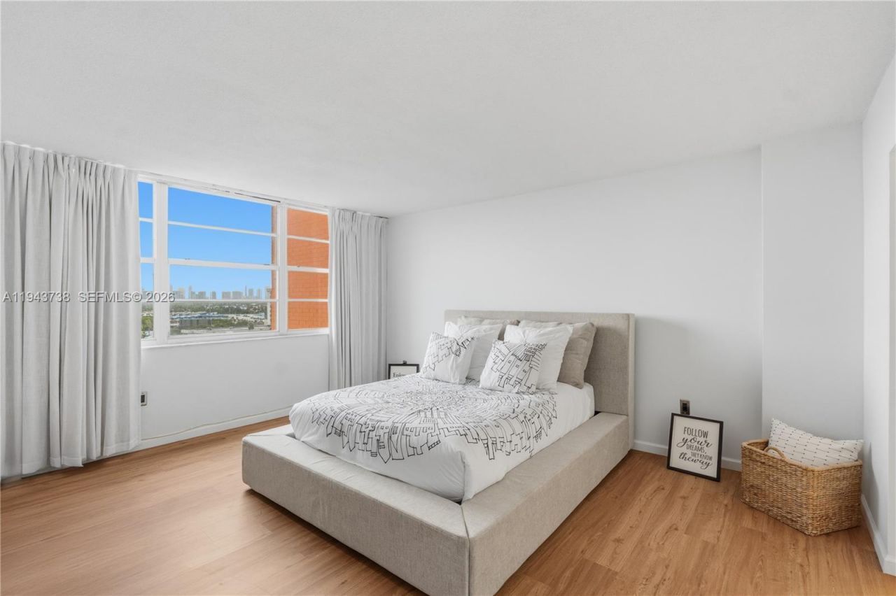 1351 NE Miami Gardens Dr, Unit 806E, Miami, FL 33179 Photo