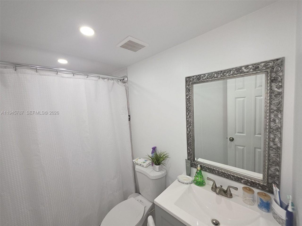 6970 NW 186th St, Unit 3-307, Hialeah, FL 33015 Photo