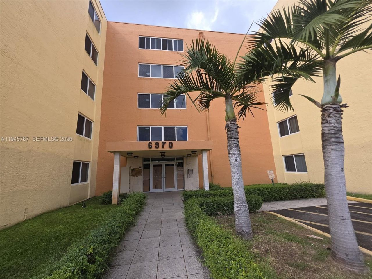 6970 NW 186th St, Unit 3-307, Hialeah, FL 33015 Photo