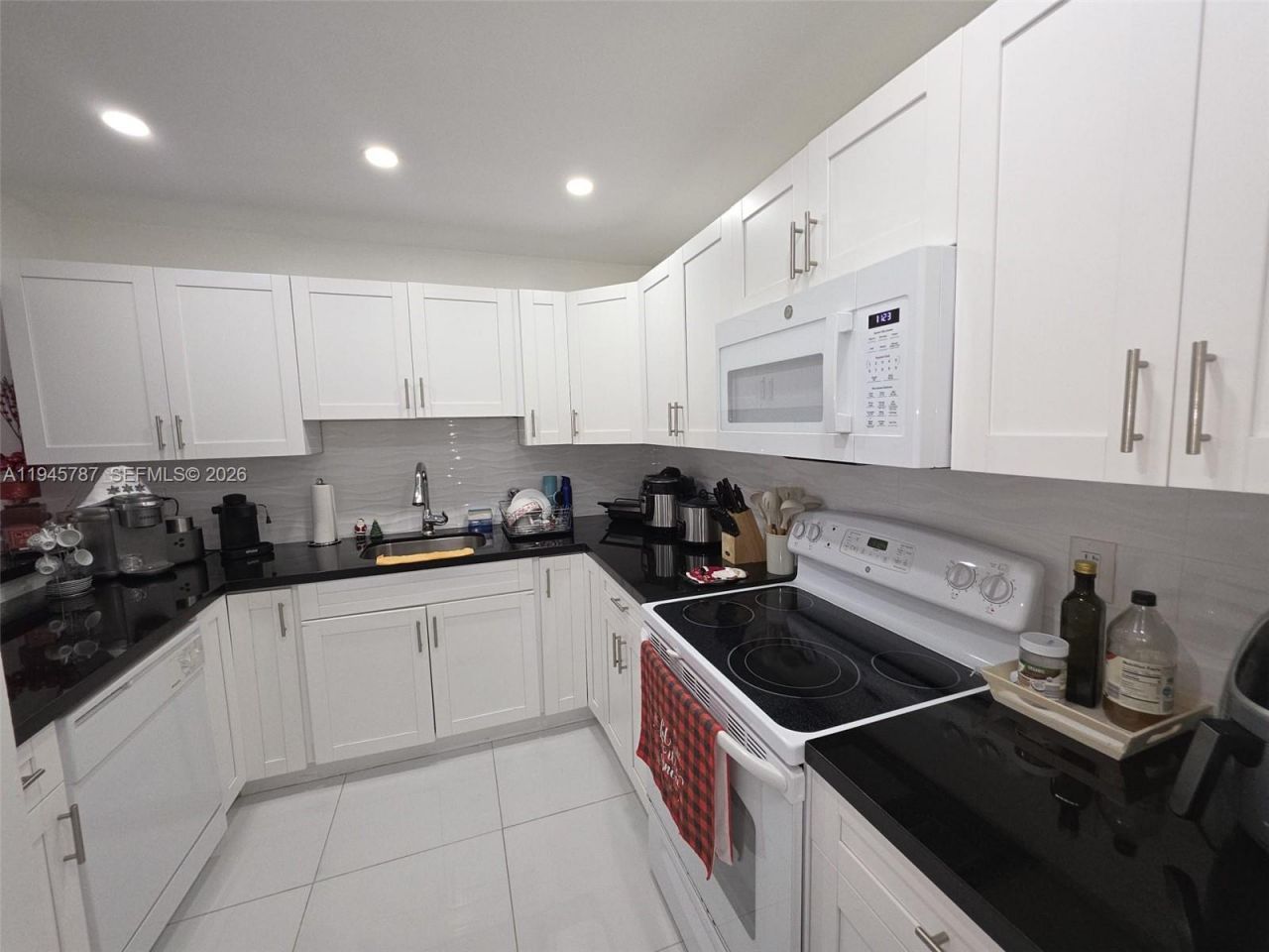 6970 NW 186th St, Unit 3-307, Hialeah, FL 33015 Photo