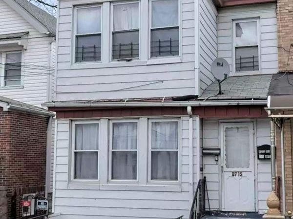 8715 108th Street, Richmond Hill, NY 11418