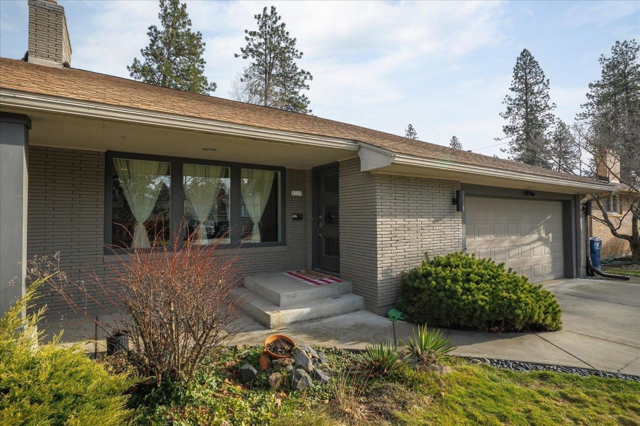 3325 S Bernard St, Spokane, WA 99203 Main Photo