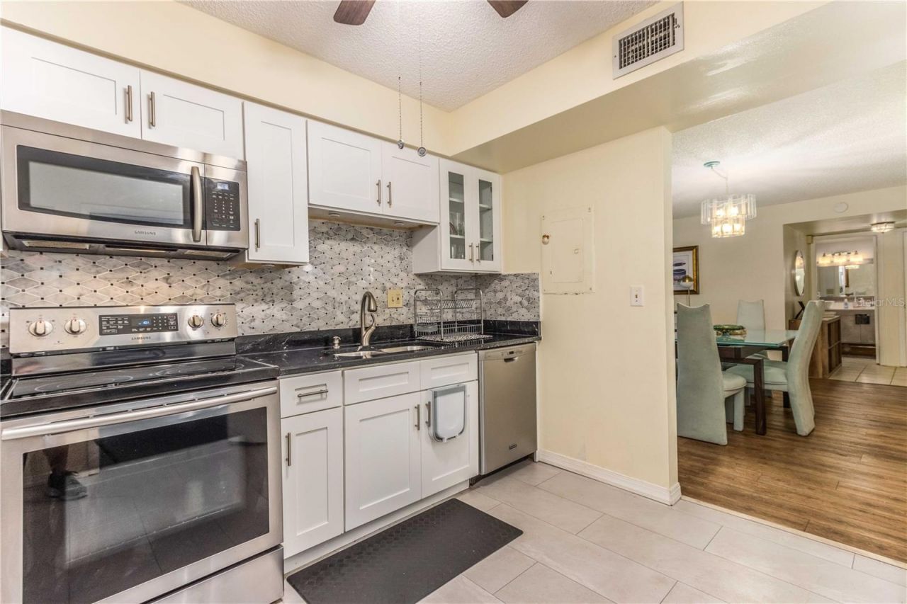 50 Harbor View Lane, Unit 11, Belleair Bluffs, FL 33770 Photo