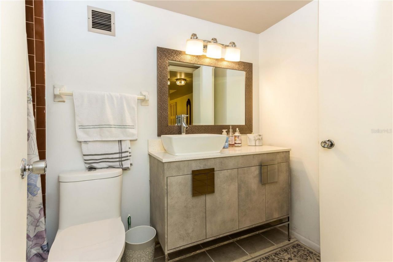 50 Harbor View Lane, Unit 11, Belleair Bluffs, FL 33770 Photo