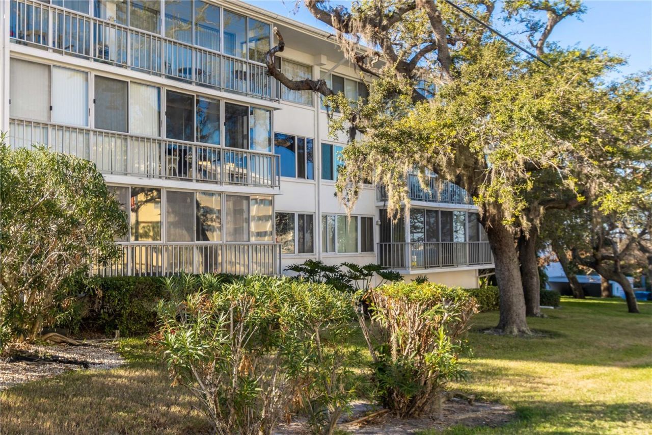 50 Harbor View Lane, Unit 11, Belleair Bluffs, FL 33770 Photo