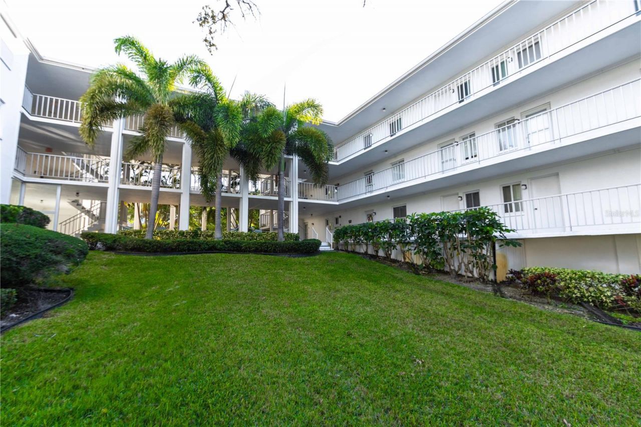 50 Harbor View Lane, Unit 11, Belleair Bluffs, FL 33770 Photo