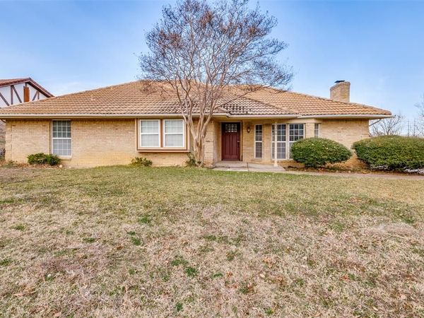 2206 Greenbriar Court, Grand Prairie, TX 75050