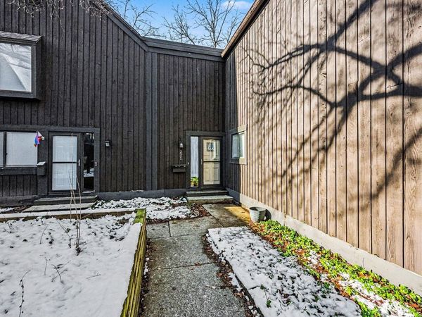 221 Paisley Court, Kalamazoo, MI 49006