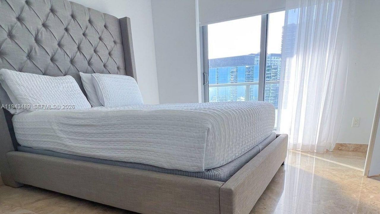 1300 Brickell Bay Dr, Unit 3007, Miami, FL 33131 Photo