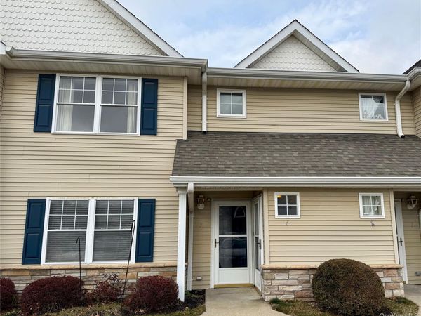 6 Morley Circle, Melville, NY 11747