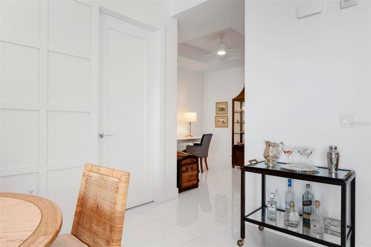 111 S Pineapple Avenue, Unit 719, Sarasota, FL 34236 Photo