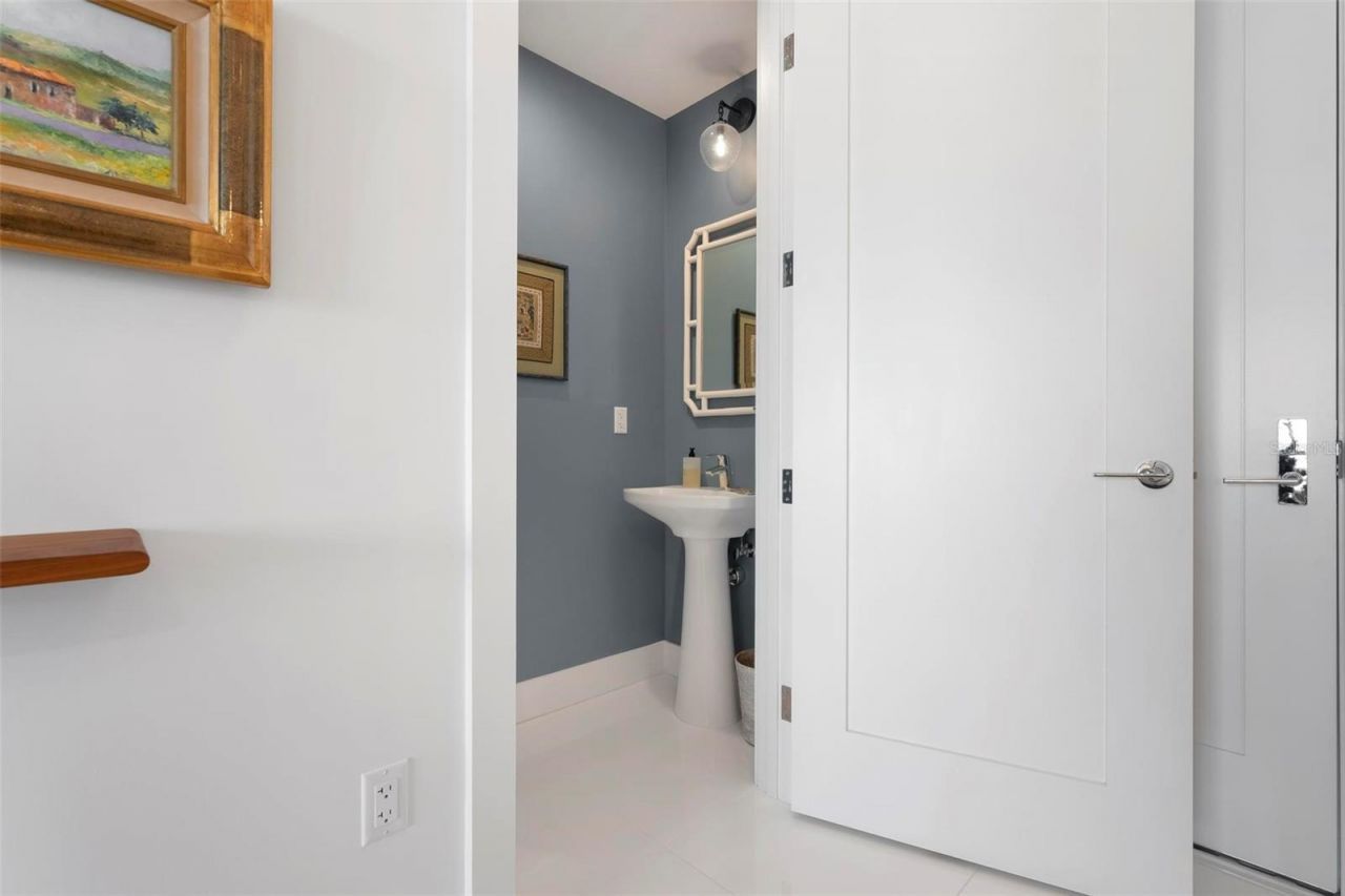 111 S Pineapple Avenue, Unit 719, Sarasota, FL 34236 Photo