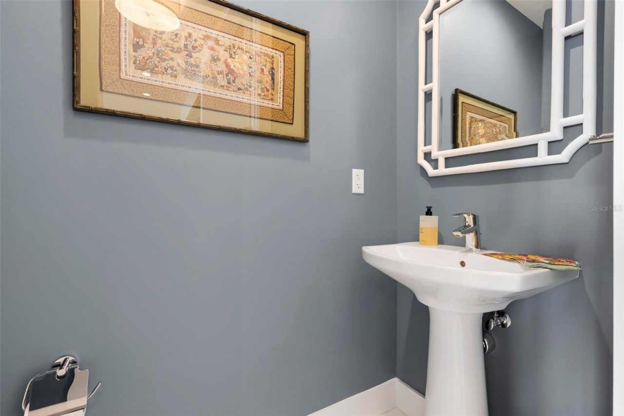 111 S Pineapple Avenue, Unit 719, Sarasota, FL 34236 Photo