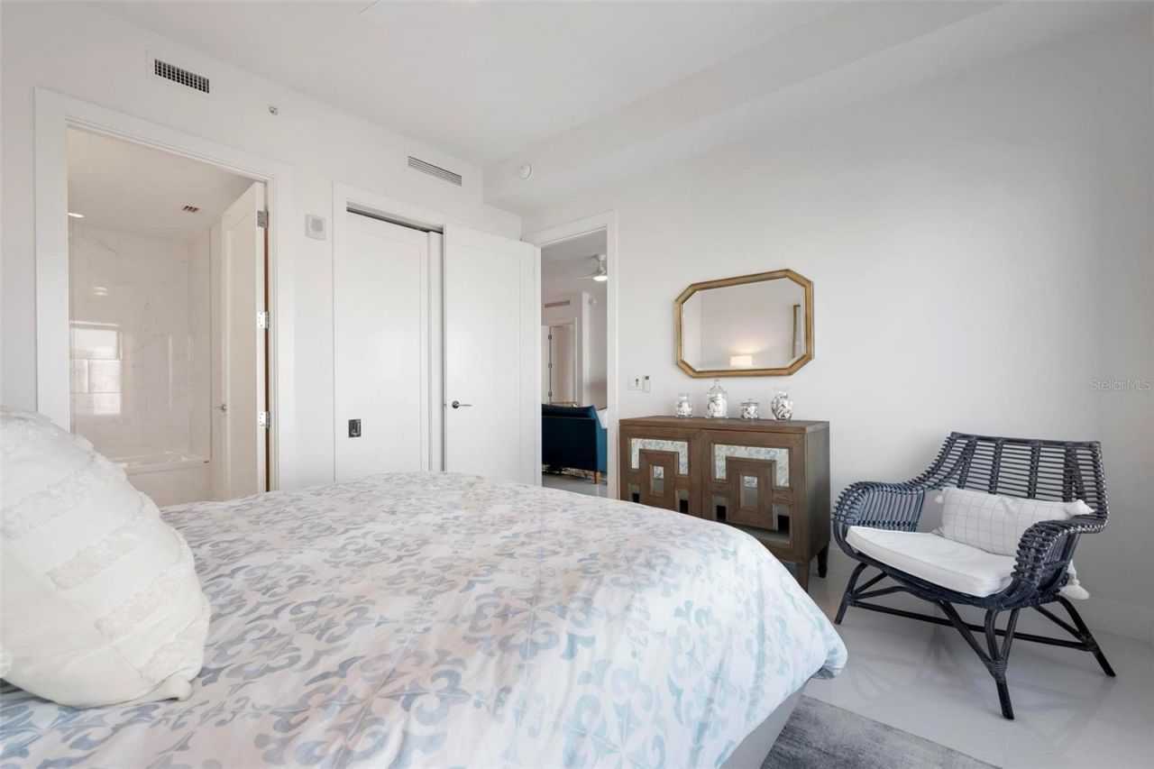 111 S Pineapple Avenue, Unit 719, Sarasota, FL 34236 Photo