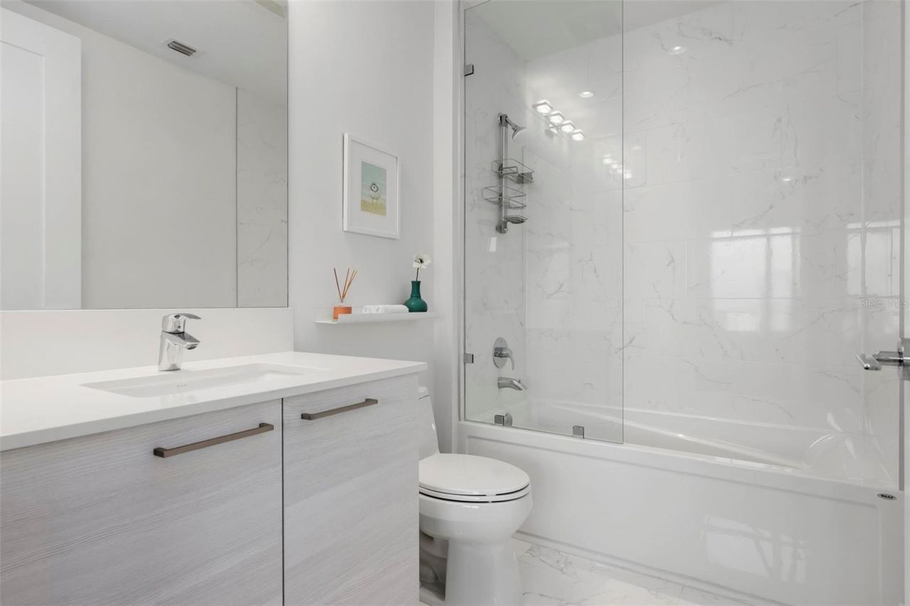 111 S Pineapple Avenue, Unit 719, Sarasota, FL 34236 Photo