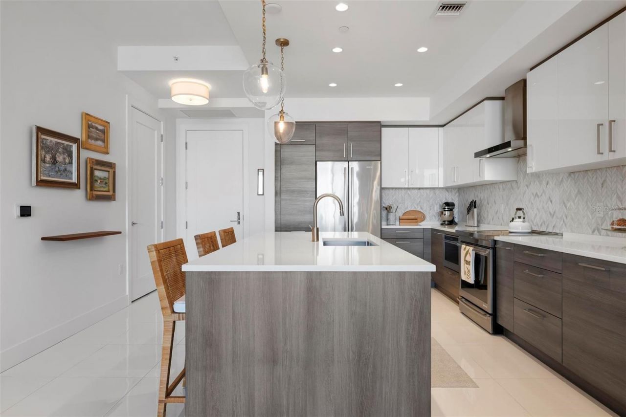 111 S Pineapple Avenue, Unit 719, Sarasota, FL 34236 Photo