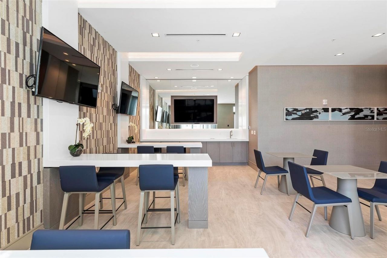 111 S Pineapple Avenue, Unit 719, Sarasota, FL 34236 Photo