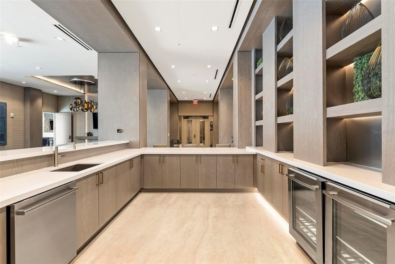 111 S Pineapple Avenue, Unit 719, Sarasota, FL 34236 Photo