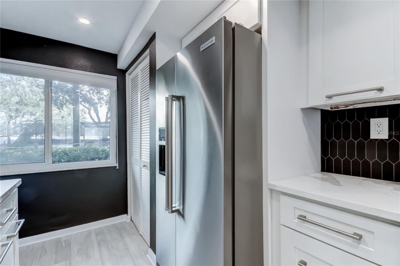 650 Island Way, Unit 106, Clearwater Beach, FL 33767 Photo