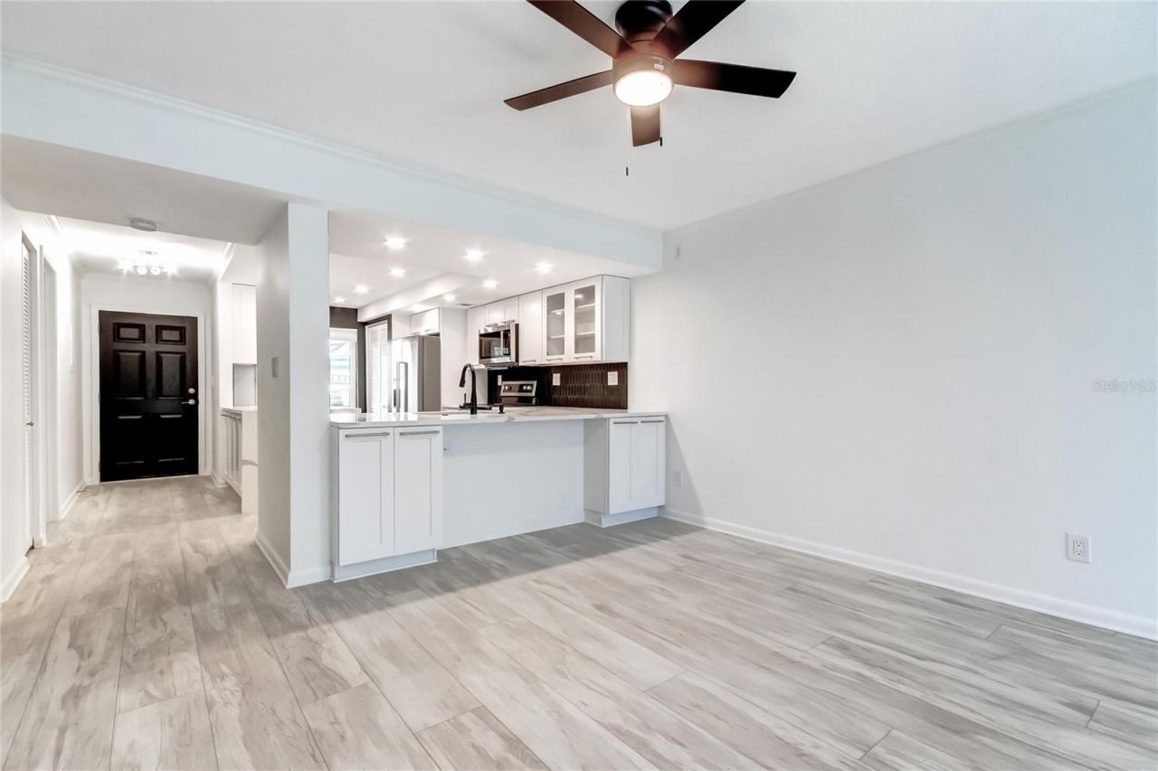 650 Island Way, Unit 106, Clearwater Beach, FL 33767 Photo