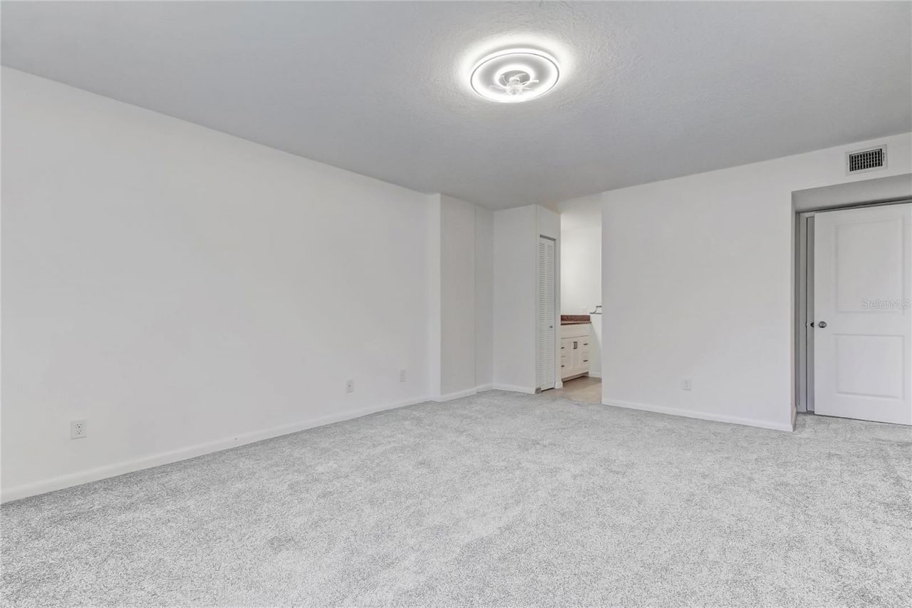 650 Island Way, Unit 106, Clearwater Beach, FL 33767 Photo