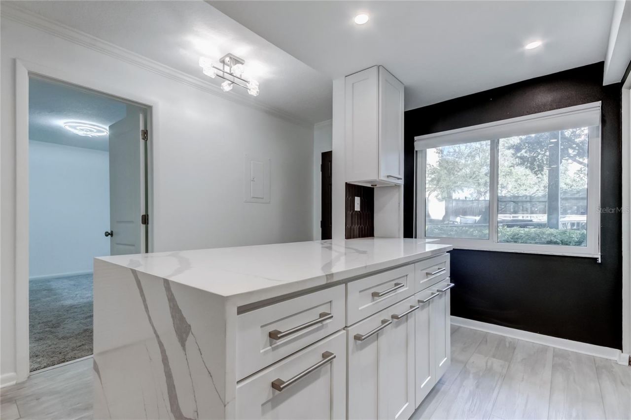 650 Island Way, Unit 106, Clearwater Beach, FL 33767 Photo