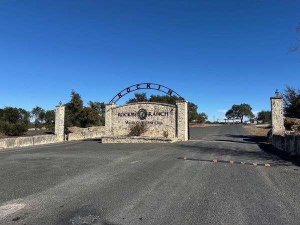 110 Alf Hunter, Blanco, TX 78606