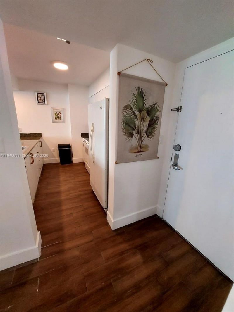 1200 Brickell Bay Dr, Unit 3708, Miami, FL 33131 Photo