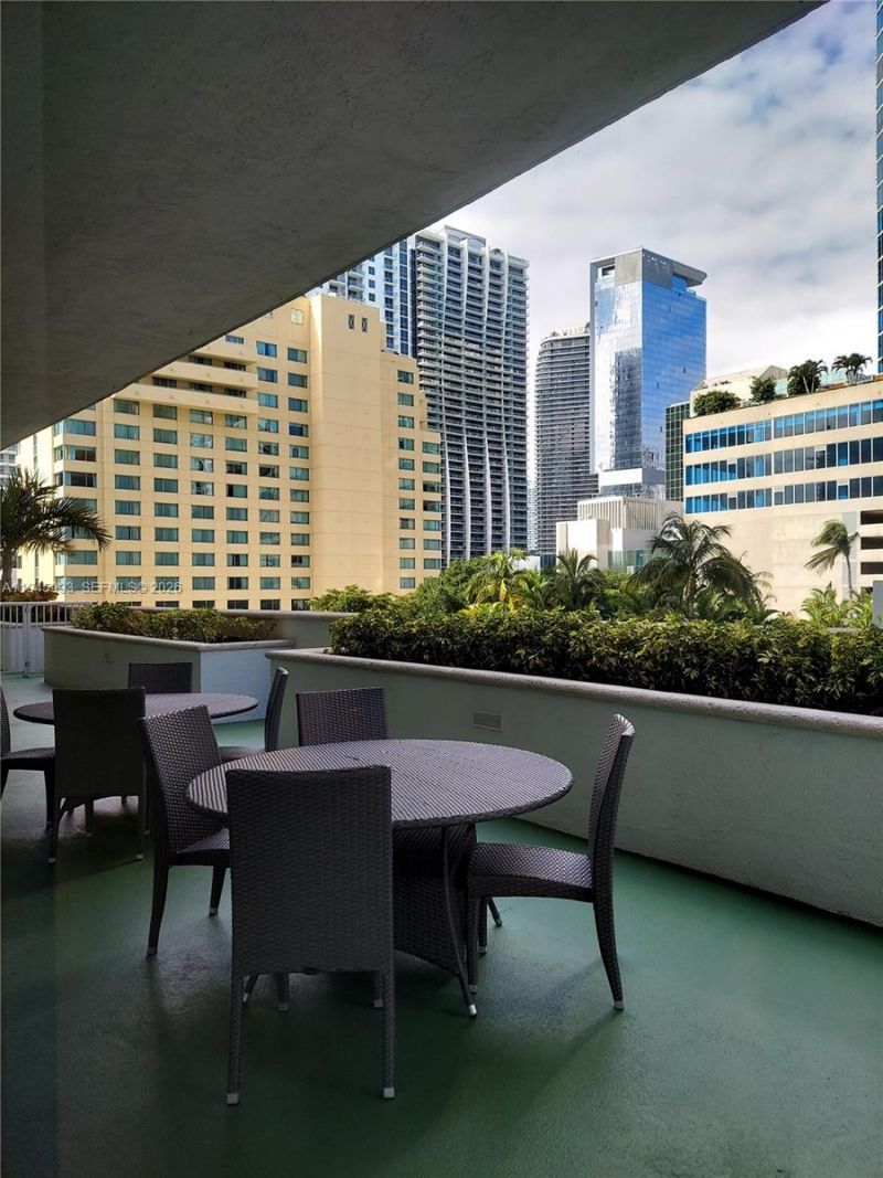 1200 Brickell Bay Dr, Unit 3708, Miami, FL 33131 Photo