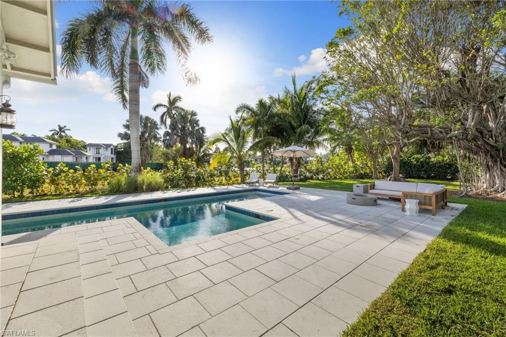 572 7th Ave N, Naples, FL 34102 Photo