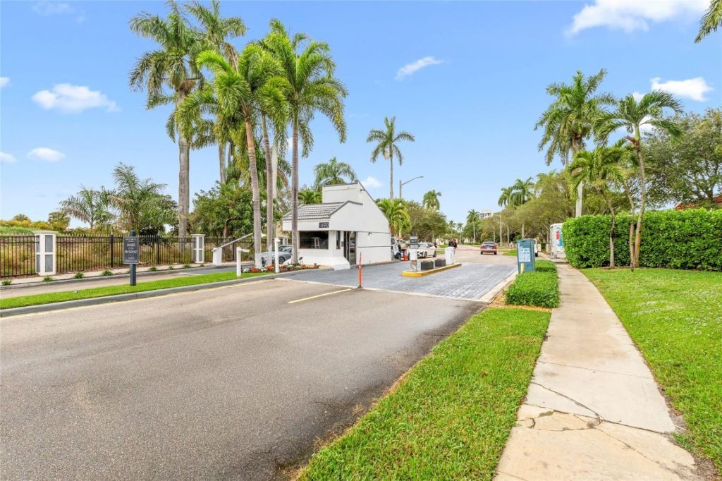 2400 Presidential Way, Unit 1502, West Palm Beach, FL 33401 Photo