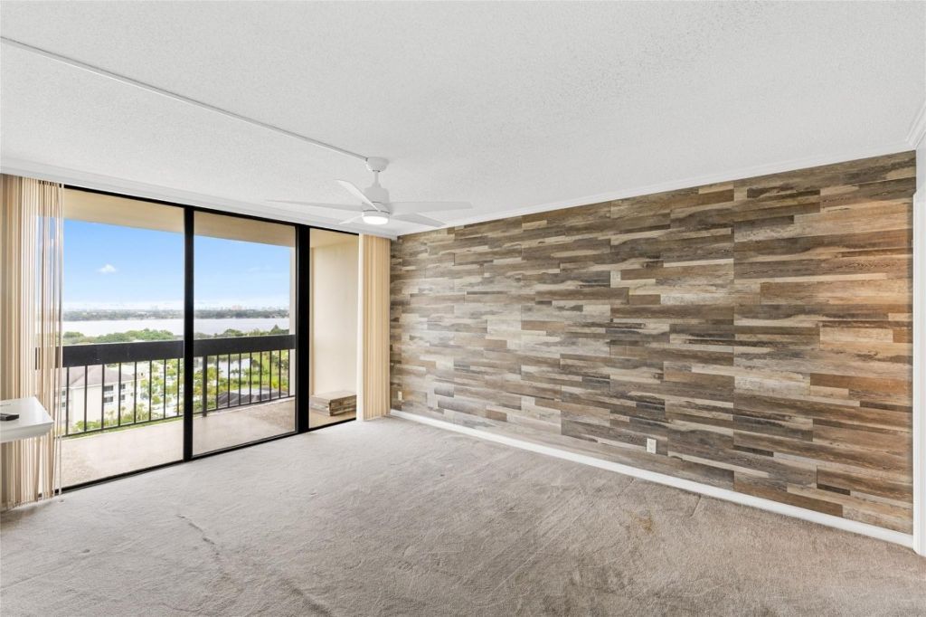 2400 Presidential Way, Unit 1502, West Palm Beach, FL 33401 Photo