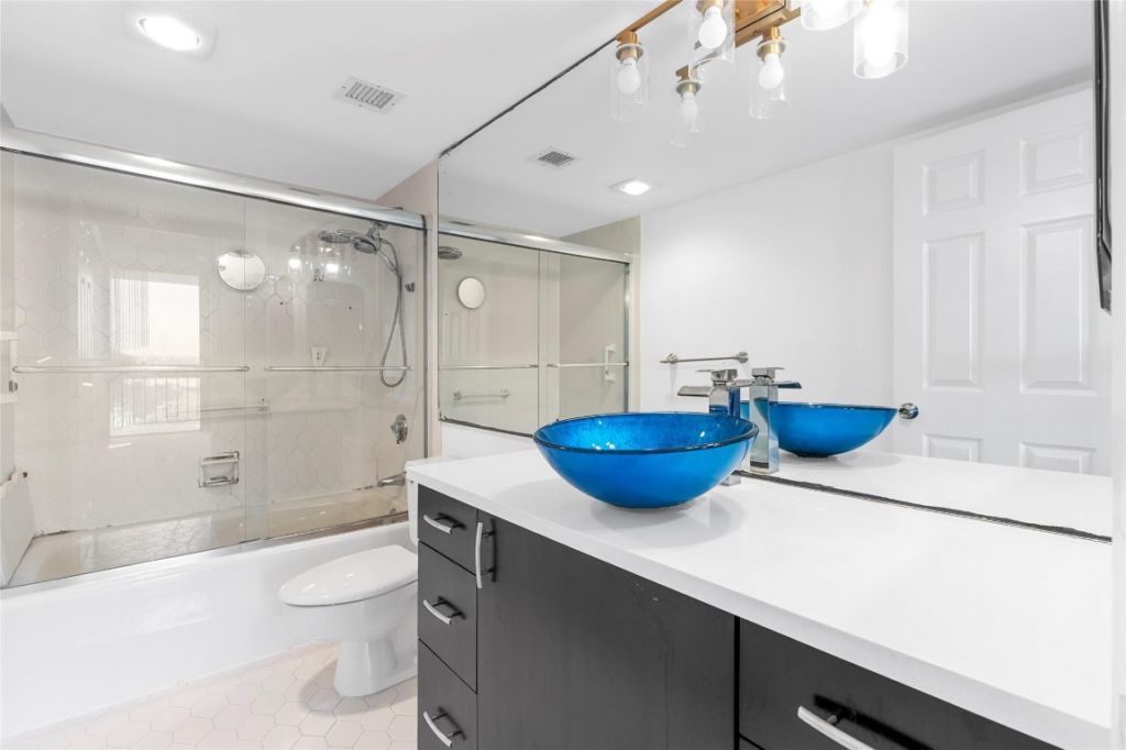 2400 Presidential Way, Unit 1502, West Palm Beach, FL 33401 Photo