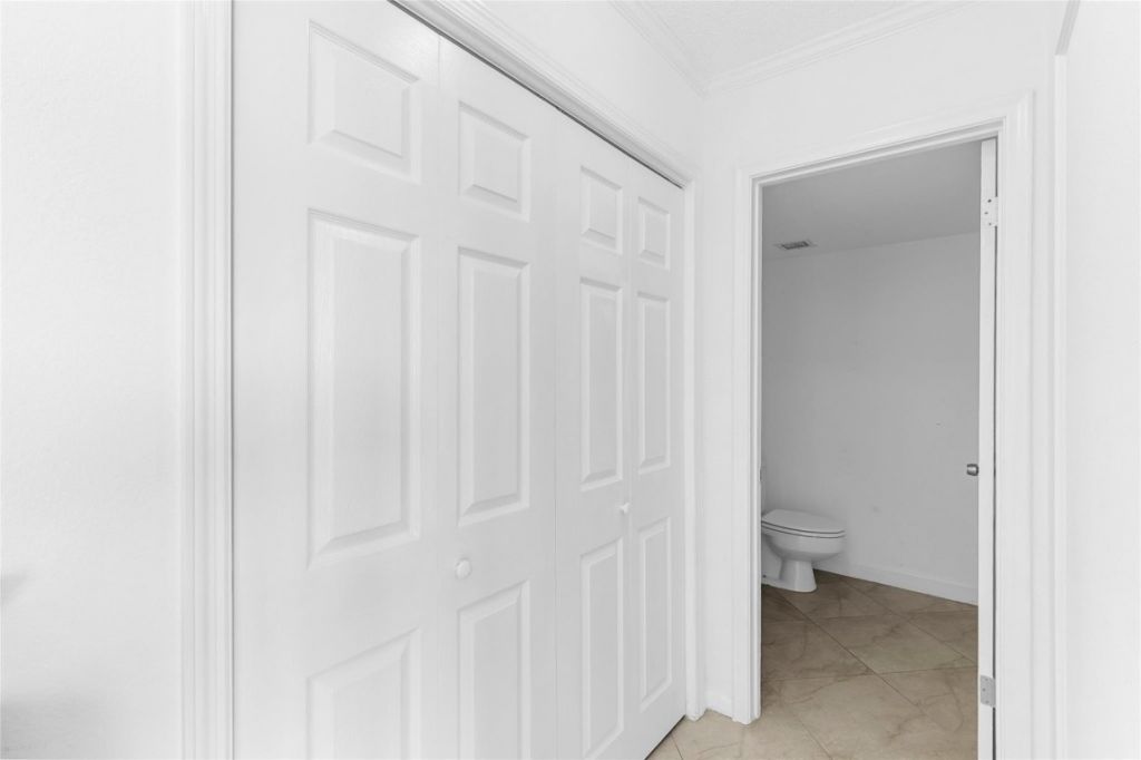 2400 Presidential Way, Unit 1502, West Palm Beach, FL 33401 Photo