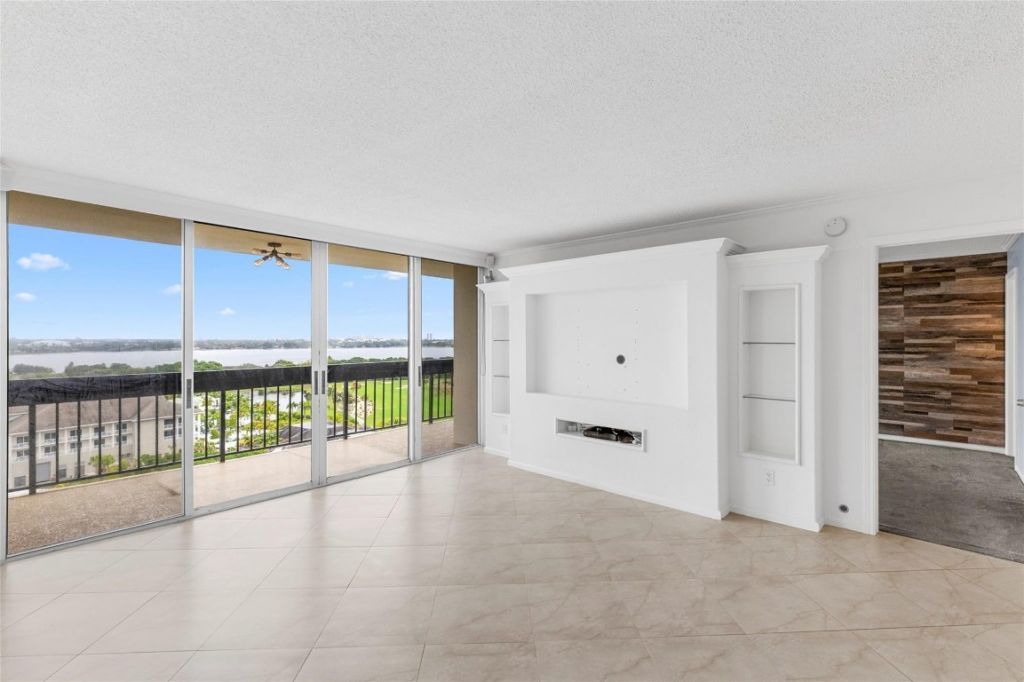 2400 Presidential Way, Unit 1502, West Palm Beach, FL 33401 Photo