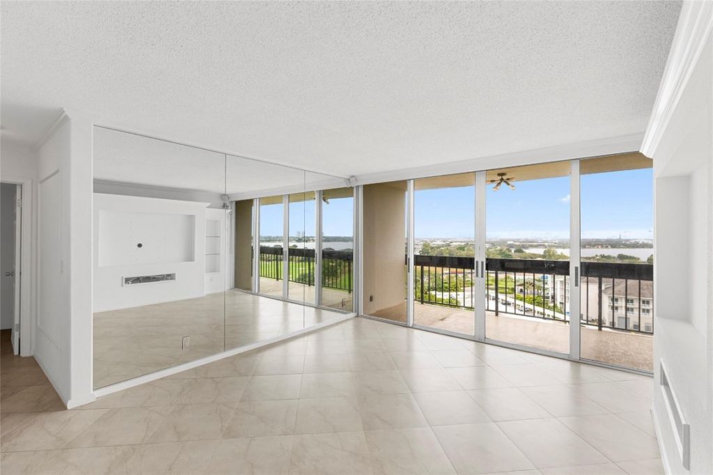 2400 Presidential Way, Unit 1502, West Palm Beach, FL 33401 Photo